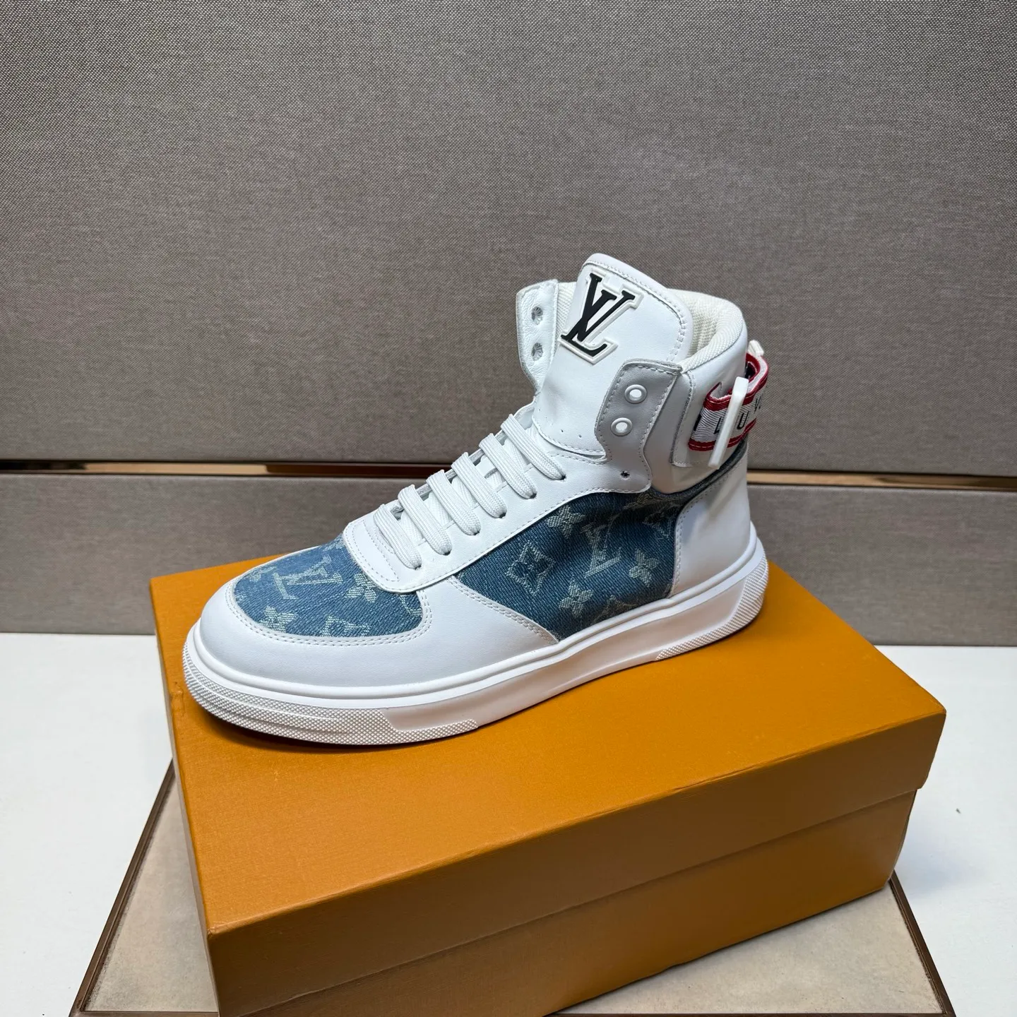 ⬛️Men's shoes 💰p420 [LV～] Men's high-top casual shoes 2025z cabinet sales simultaneously 🔶Size: 38-44 #️⃣ 🔷2 colors🔜The upper is made of multi-material splicing➕Mesh lining, comfortable and breathable, sole: original comfortable and wear-resistant outsole, ⚠️real thing📱photographed🎬real thing is better📢📢📢